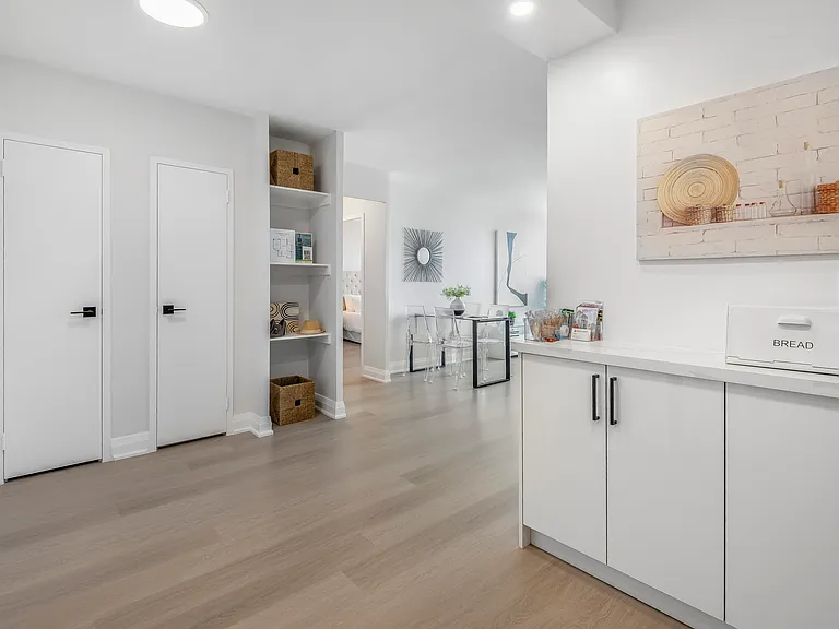 377 Ridelle Ave — Photo 6