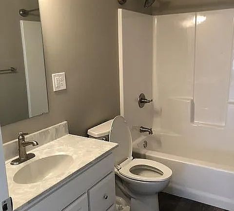 3rd image of 1301 Dupont St #1301