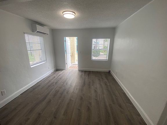 3rd image of 4249 Bougainvilla Dr APT 4