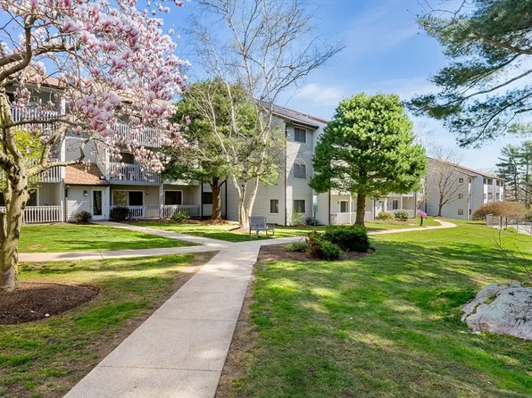 2411 Franklin Crossing Rd, Franklin, MA 02038