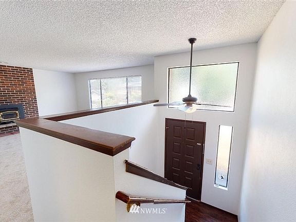 2nd image of 3045 Corfu Blvd NE