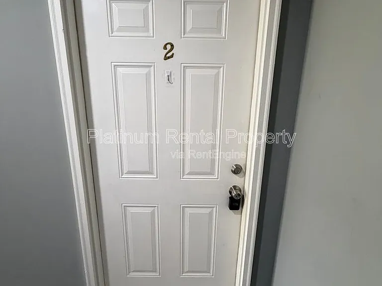 1512 Waverly Way #D-2 — Photo 3