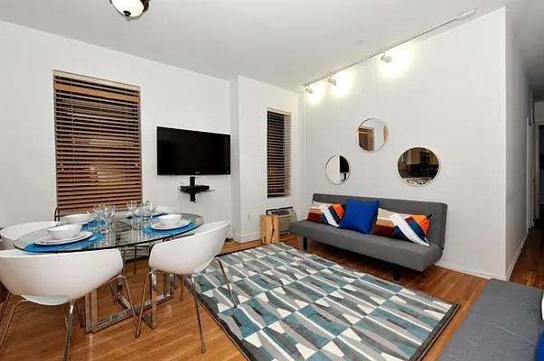 Rented by Eisenberg Exclusives | media 113