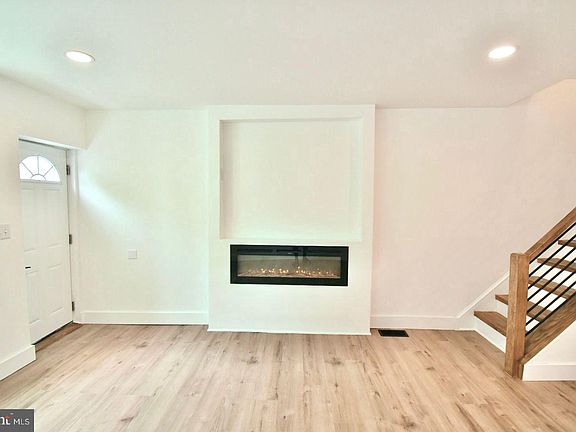 3rd image of 816 N Spruce St