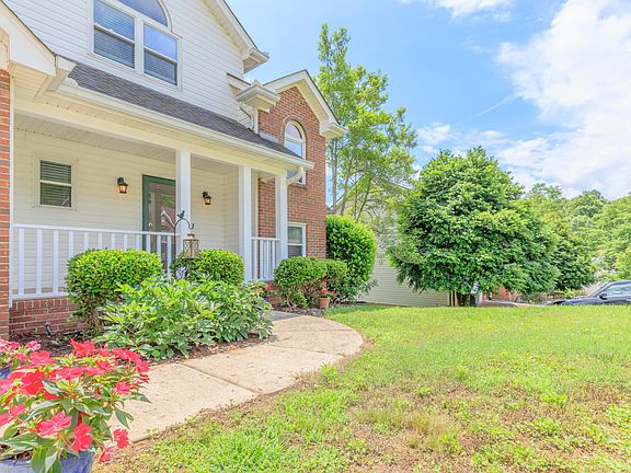 3rd image of 815 Creek Dr