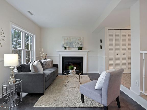 5th image of 2903C S Woodley St