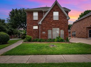 114 Constitution Dr, Euless, TX 76040