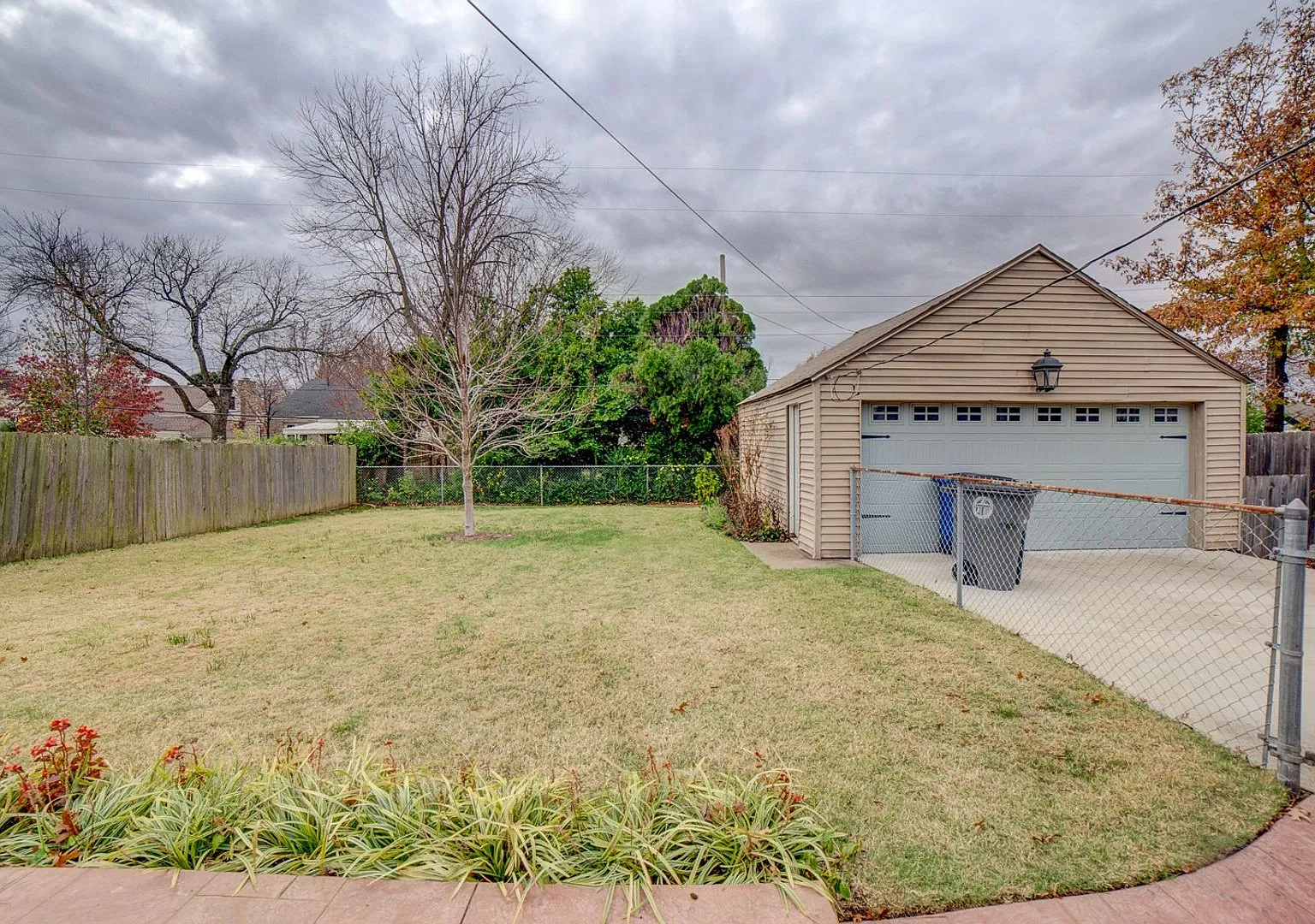 3 Bed | 1 Bath in Midtown! — Photo 2