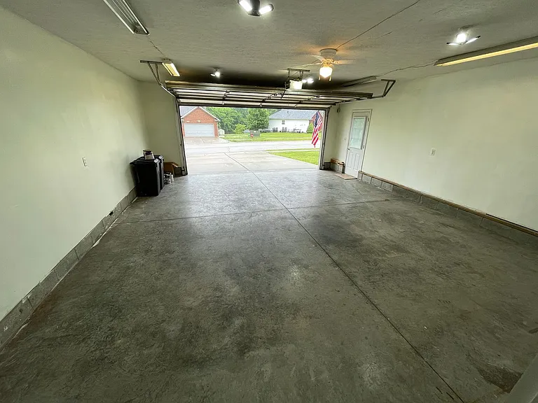 1547 Overlook Cir — Photo 23