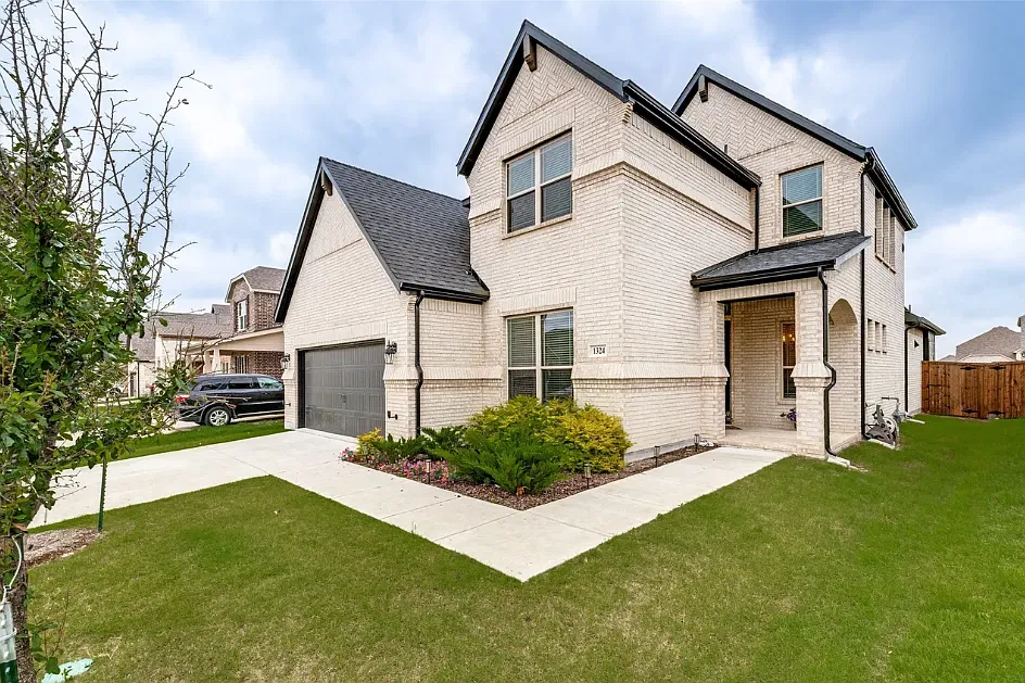 4 bed, 3306 sqft, $3,500 — Photo 1