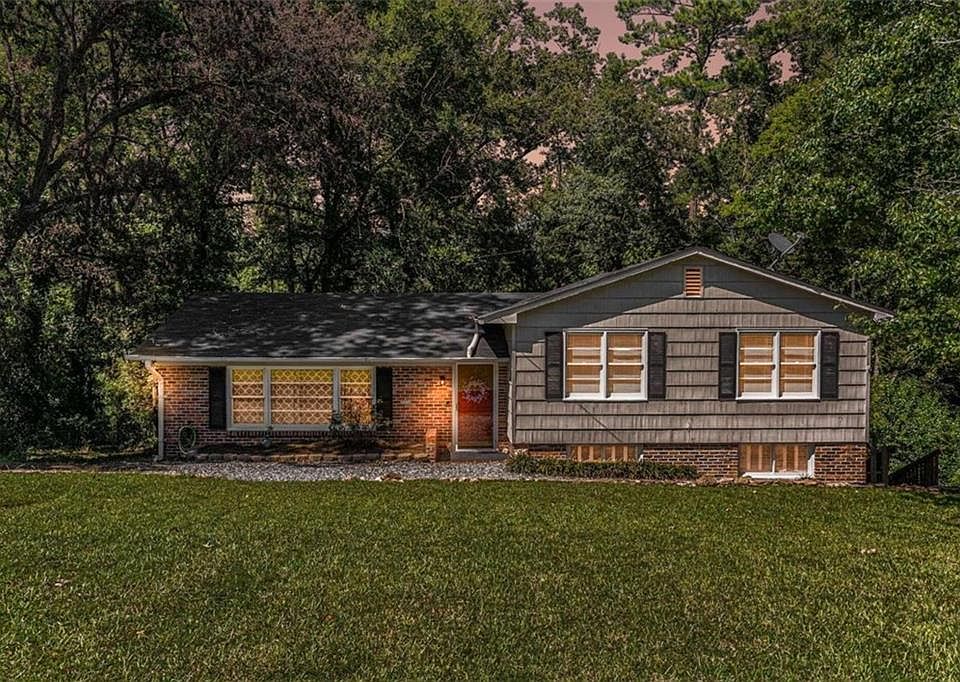 1st image of 2983 Woodhaven Cir