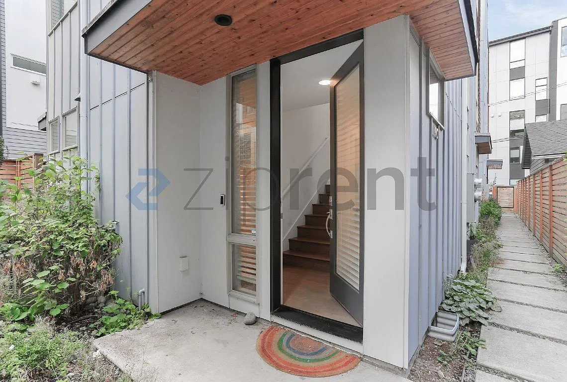 2 bed, 950 sqft, $3,250 — Photo 2