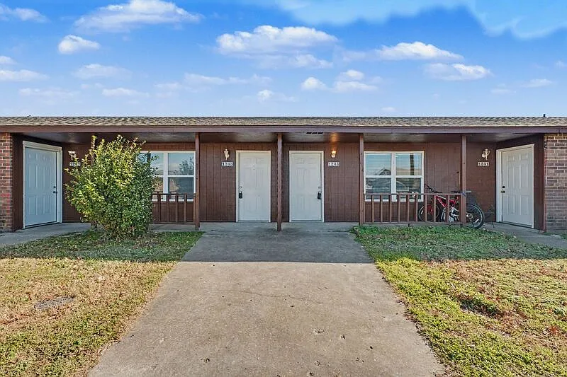 Building Photo - 1243 W Sunset Dr
