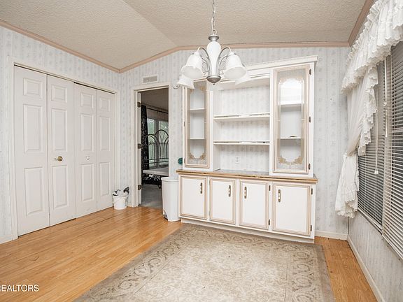 4th image of 413 Mason Ln