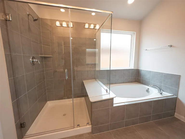 8015 Virginia Dr — Photo 13