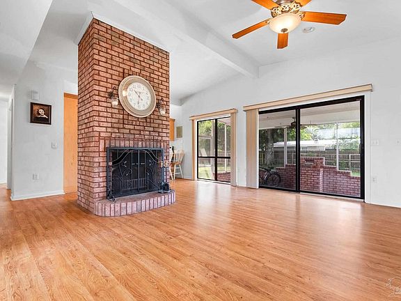 5th image of 125 Fairpoint Dr