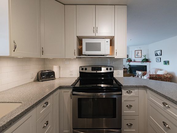 5th image of 689 Park Rd #45