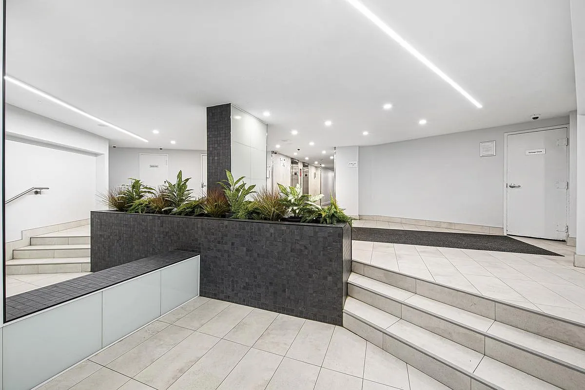 2757 Kipling Avenue — Photo 4