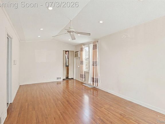 5th image of 12122 Sobieski St