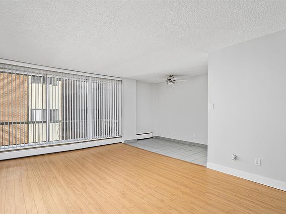 5th image of 1305 15th Ave SW #402