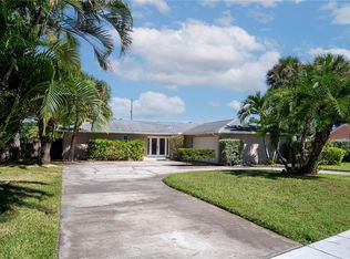 8147 Larchwood Rd, Seminole, FL 33777