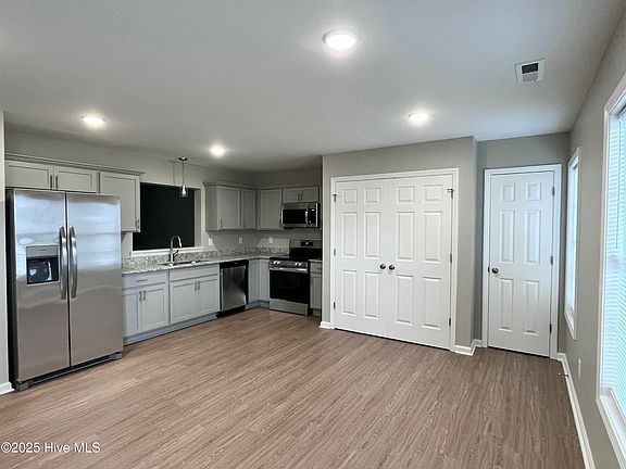2nd image of 1248 Masters Ln #B