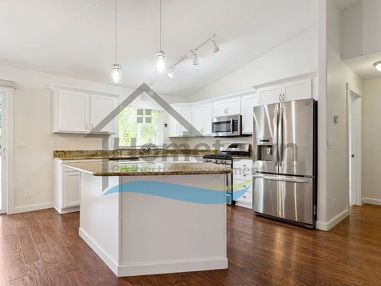 7358 N Aaron St — Photo 16