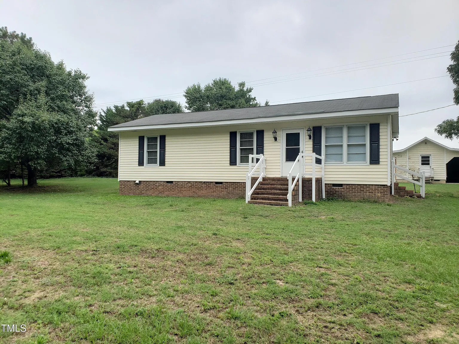 3 bed, 1.0 bath, 1000 sqft, $1,450 — Photo 1