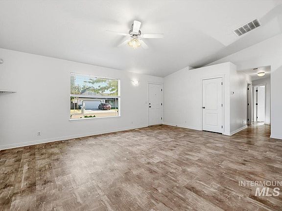 3rd image of 731 W Miranda Ave