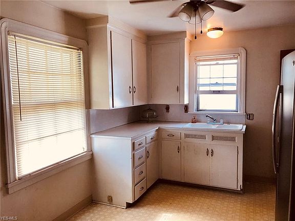 4th image of 54 Hamilton Ave