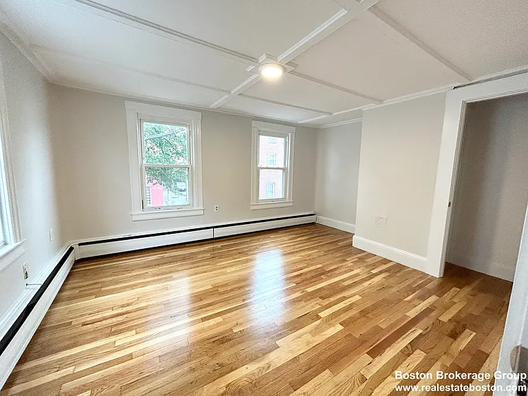 13 Saratoga St #2 — Photo 5
