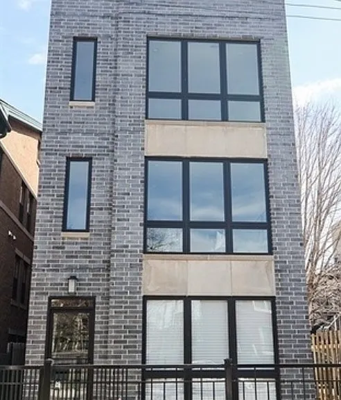 2420 W Fillmore St #3 — Photo 2