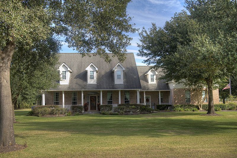 5 bedroom home on acre lot : Fabulous home on just over an acre in quiet old town Katy.