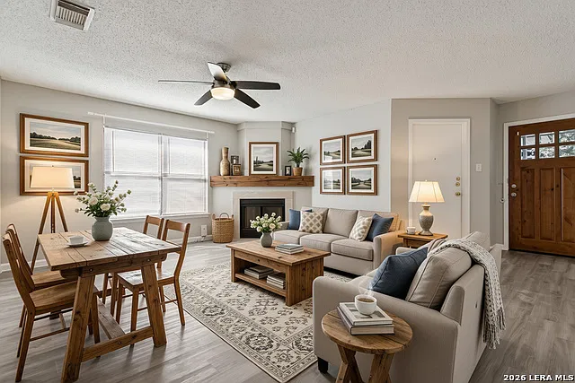 3 bed, 2.0 bath, 1097 sqft, $1,700 — Photo 3