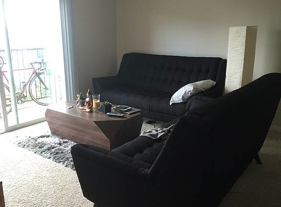 Living Room / Balcony