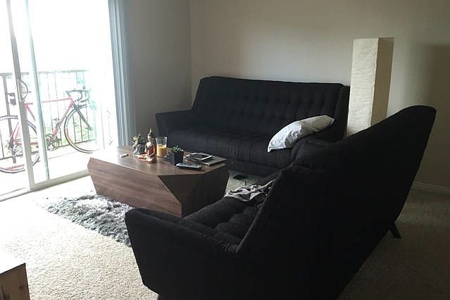 Living Room / Balcony