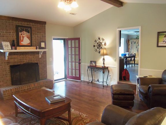 Vaulted ceiling in living 