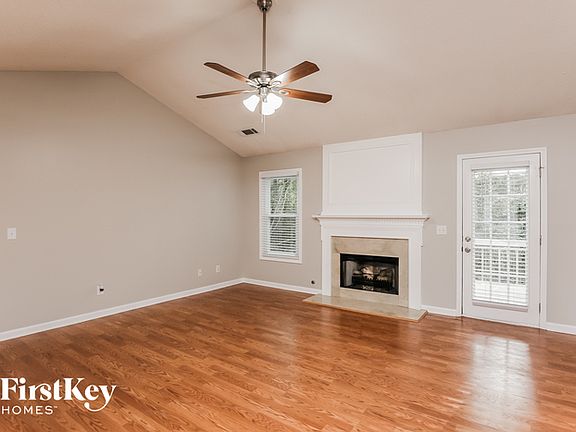 3rd image of 4853 Hunt Club Dr