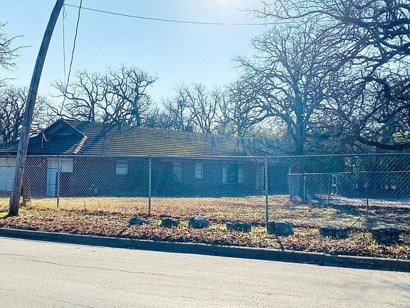 3rd image of 6217 Forest Hill Dr