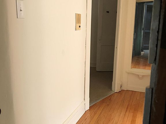 5th image of 504 W Belden Ave
