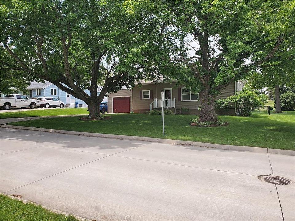 2nd image of 402 Wilson St