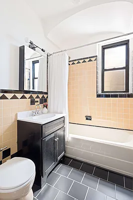 Sold by Jalen Real Estate Corp | media 11