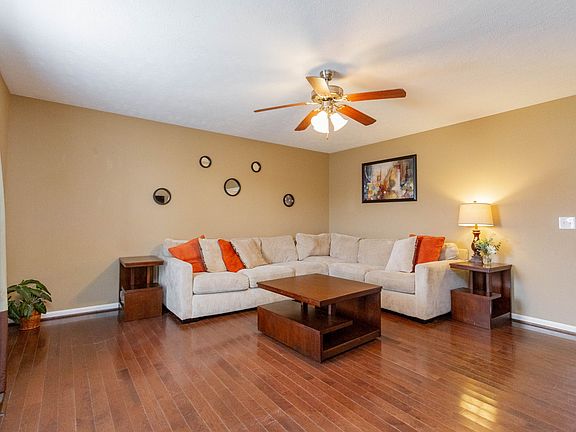 4th image of 132 Centerrock Dr