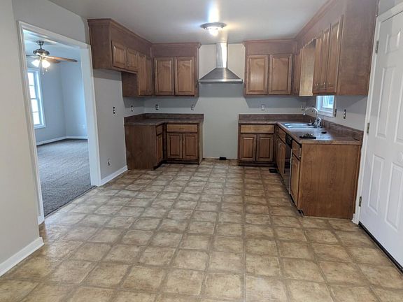 3rd image of 24913 Creek Ln