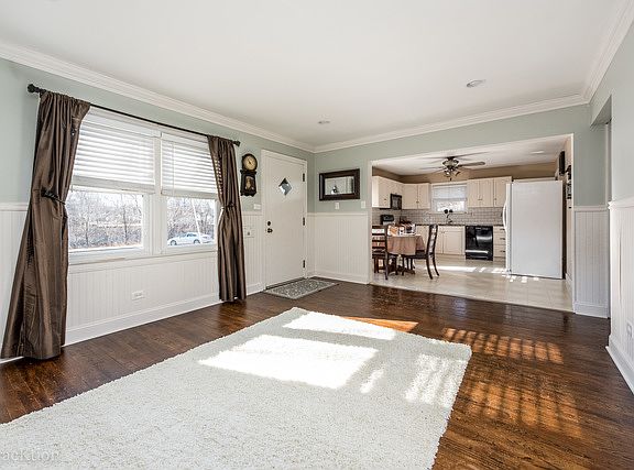 3rd image of 140 W Burlington Ave
