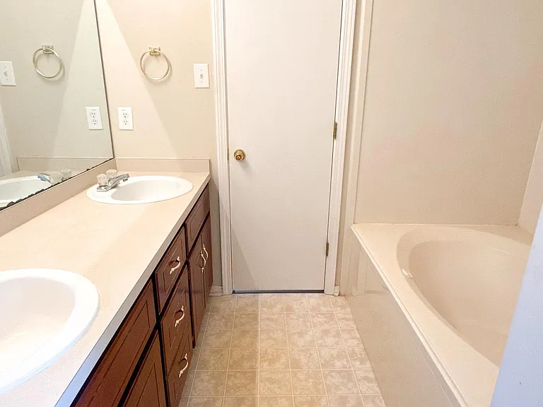1456 Champion Cv — Photo 19