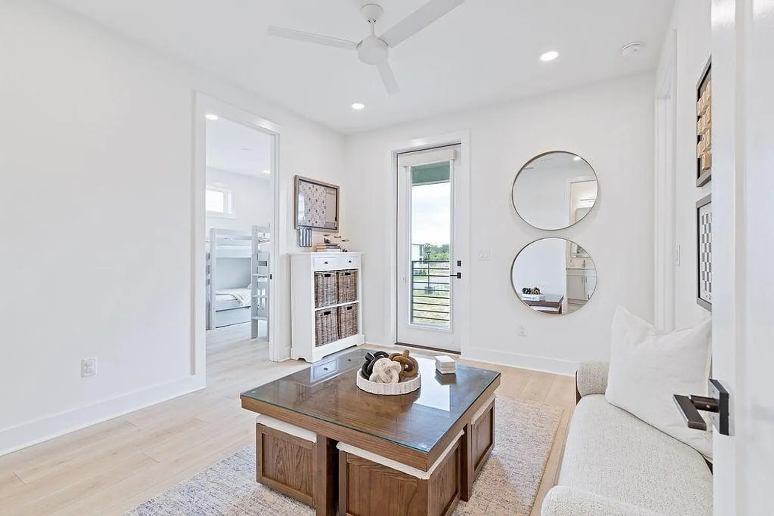 5 bed, 4.0 bath, 2540 sqft, $5,524 — Photo 3