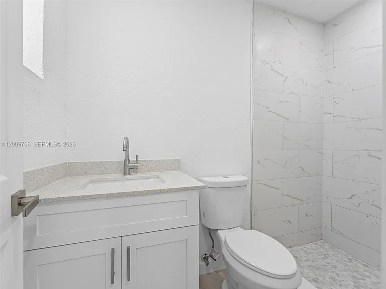 1366 W 29th St #1 — Photo 16