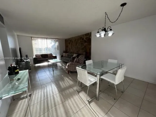 8421 NW 8th St APT 305-4, Miami, FL 33126