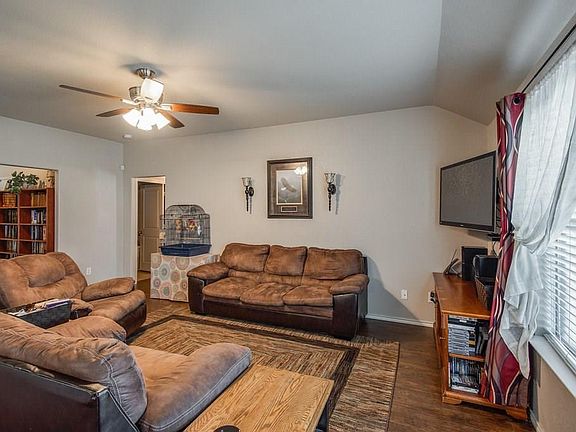 5th image of 117 Dover Dr